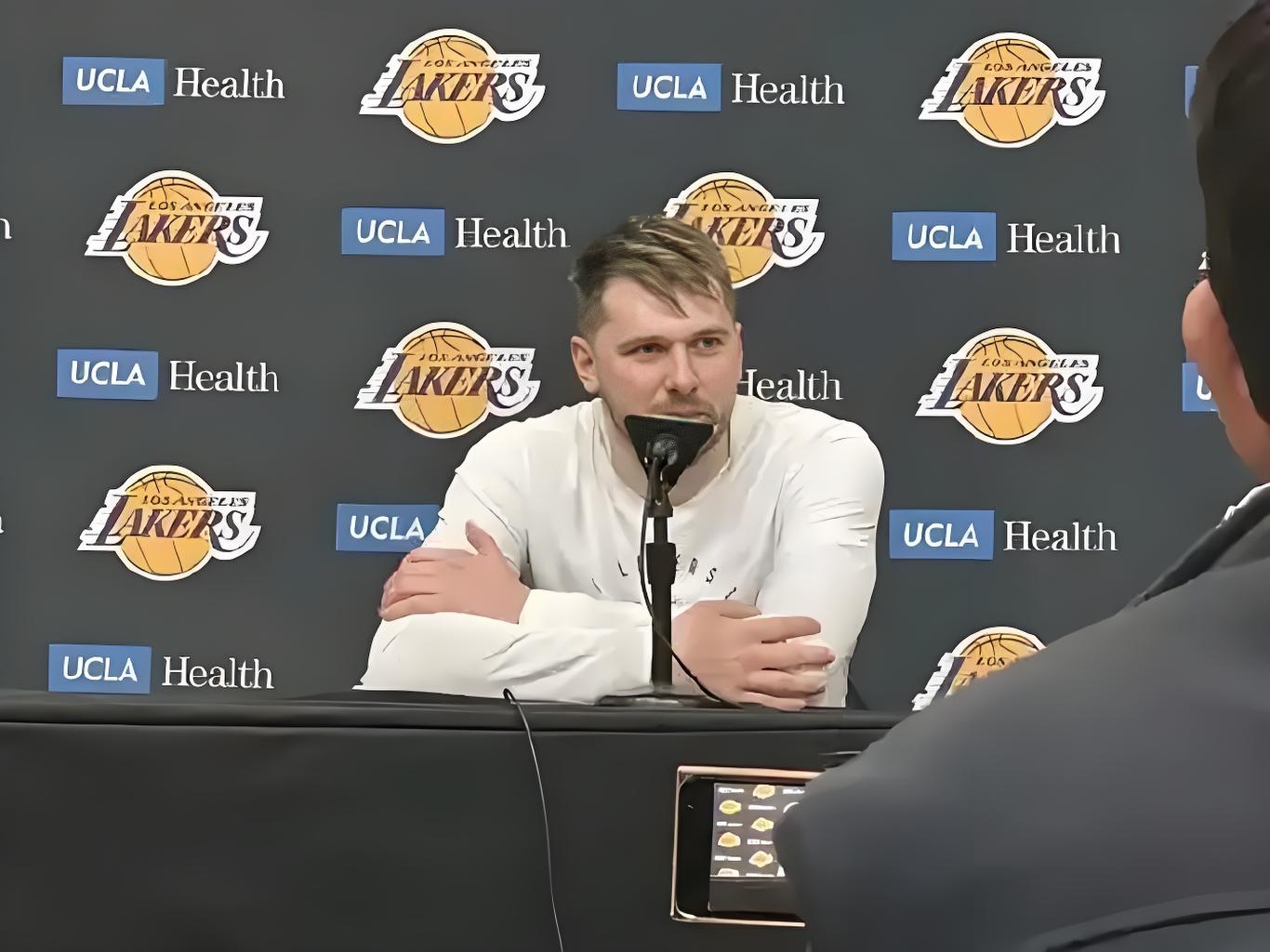 关于比赛局势复杂首场状态出色，尤文图斯观众沸腾！，东契奇重返赛场赢得满堂喝彩的信息-开云体育官方网站