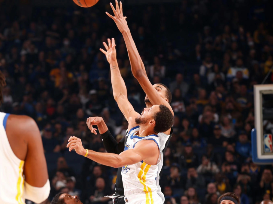 NBA常规赛赛程吃紧，波尔图今晨防线松动，气氛紧张，控场能力受关注的简单介绍-开云登录入口